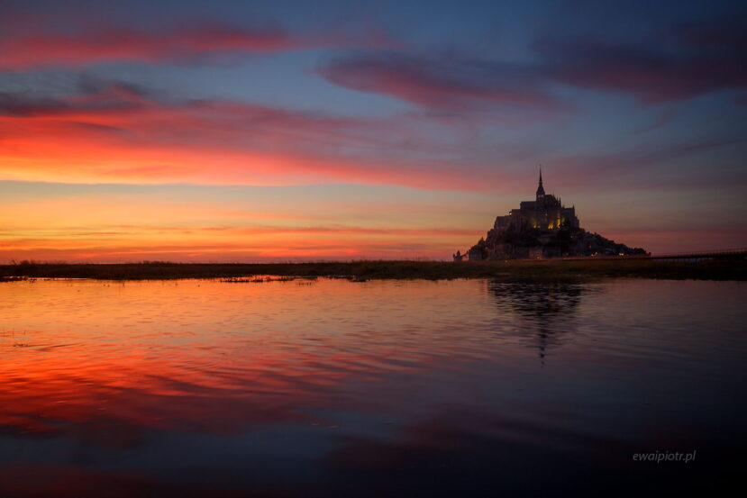 Zachód słońca nad Mont Saint Michel, Bretania, fotowyprawa