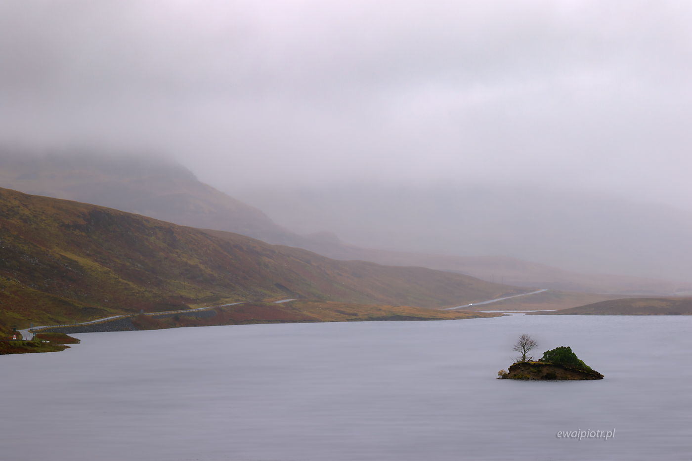 Wyspa na jeziorze, Skye, Szkocja, Loch Fada