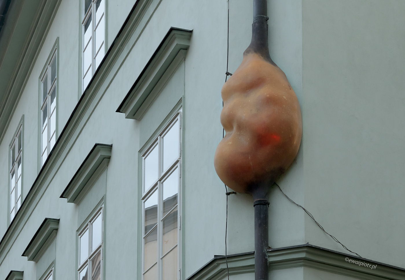 Alien Fetus - David Cerny, Praga, rzeźba, instalacja artystyczna, Obcy Zarodek