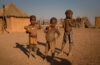 Trzy maluchy, Himba, Namibia