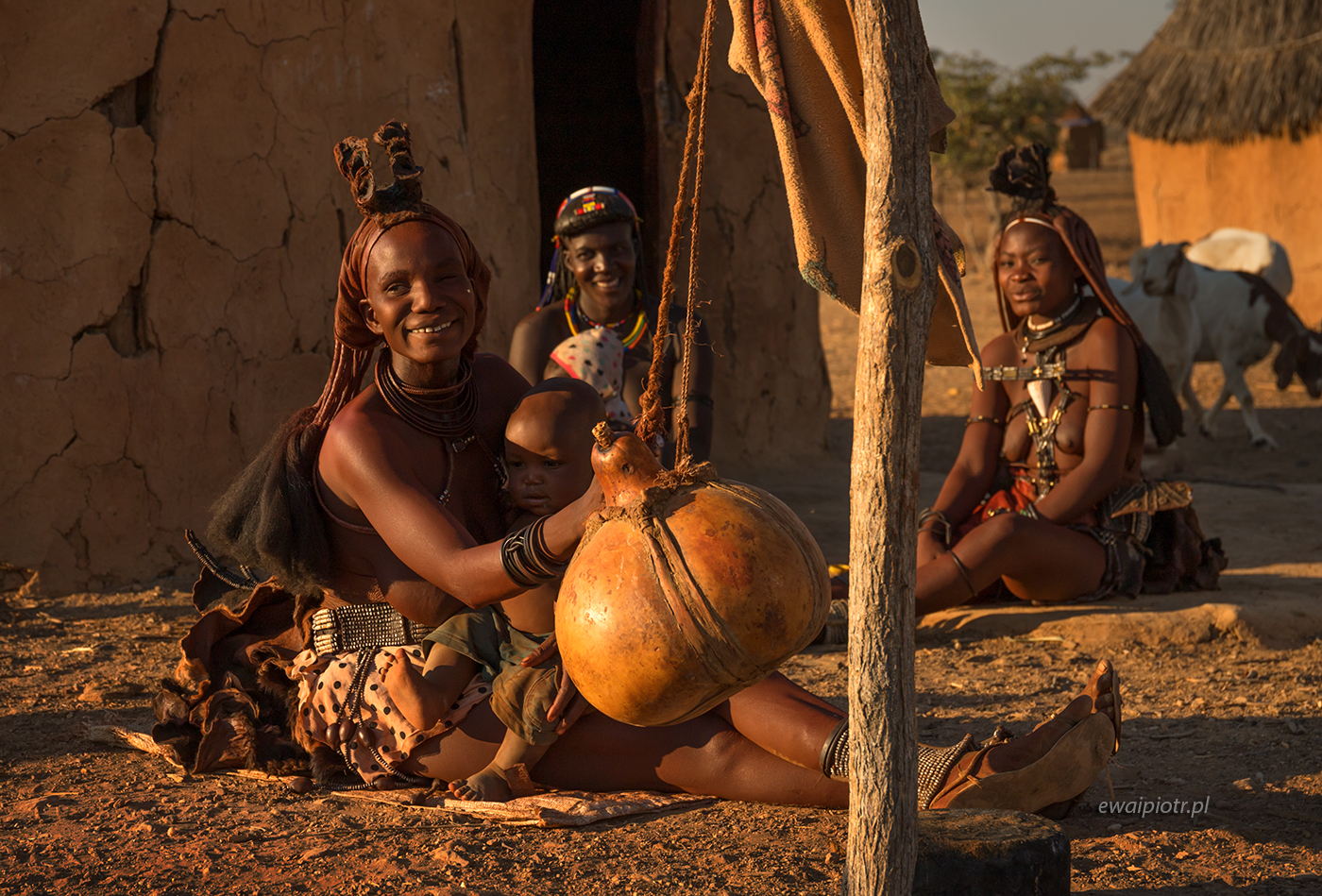 Produkcja masła, Himba, Namibia