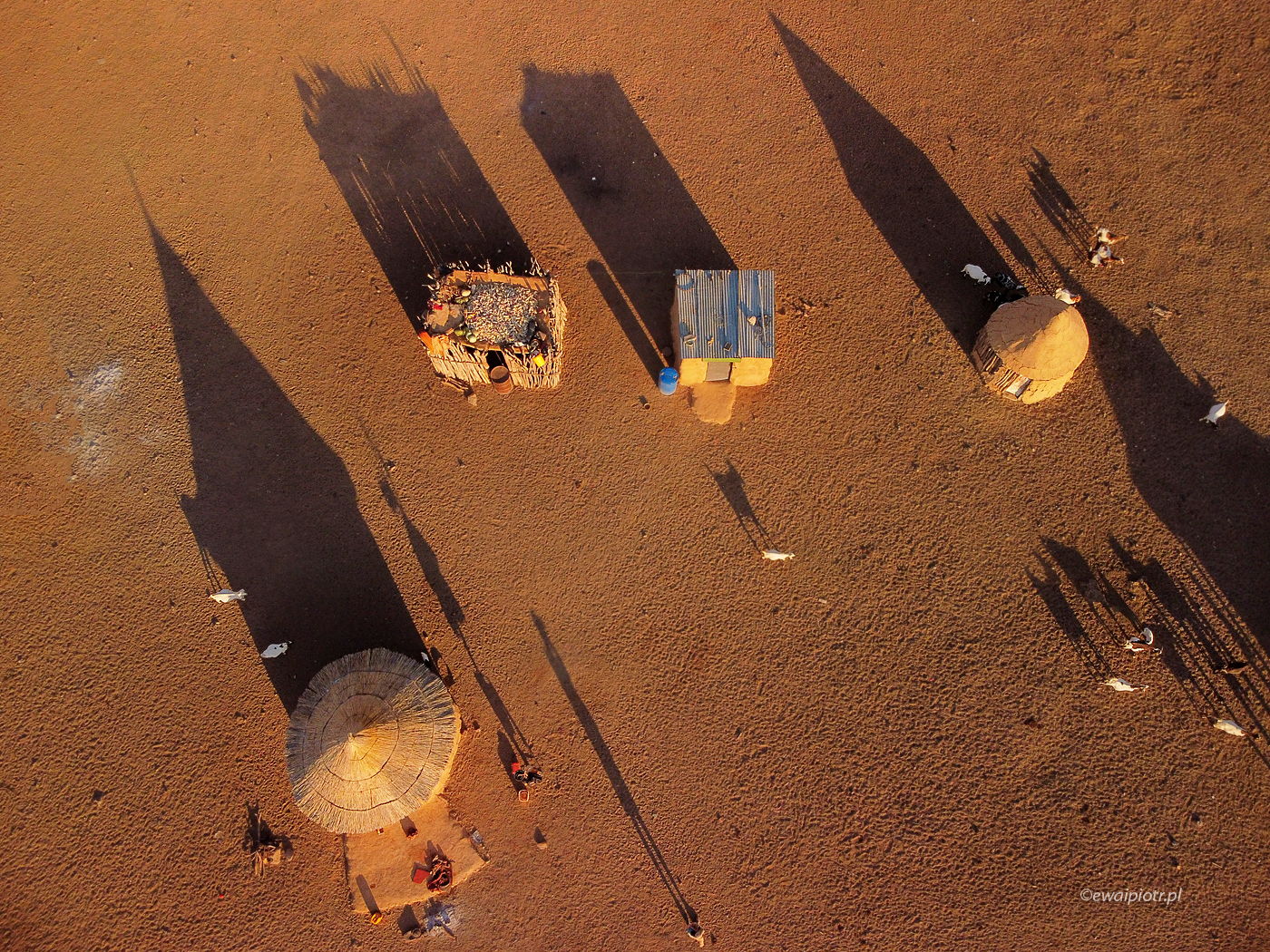 Wioska plemienia Himba, Namibia, z drona