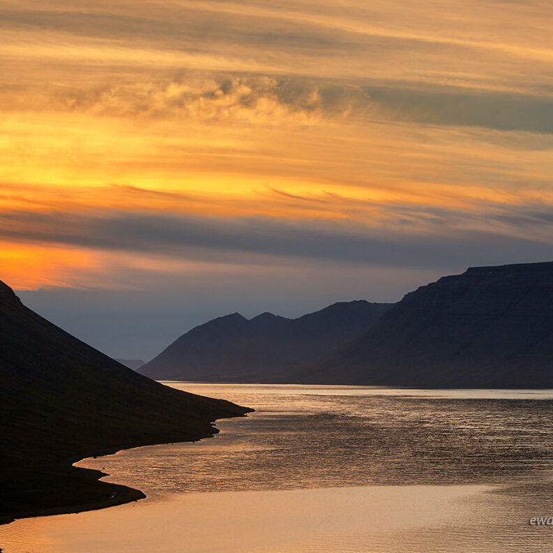 Fiordy Zachodnie, Islandia, zachód słońca