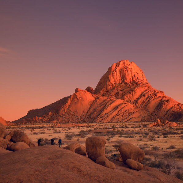 Świt pod Spitzkoppe, Namibia