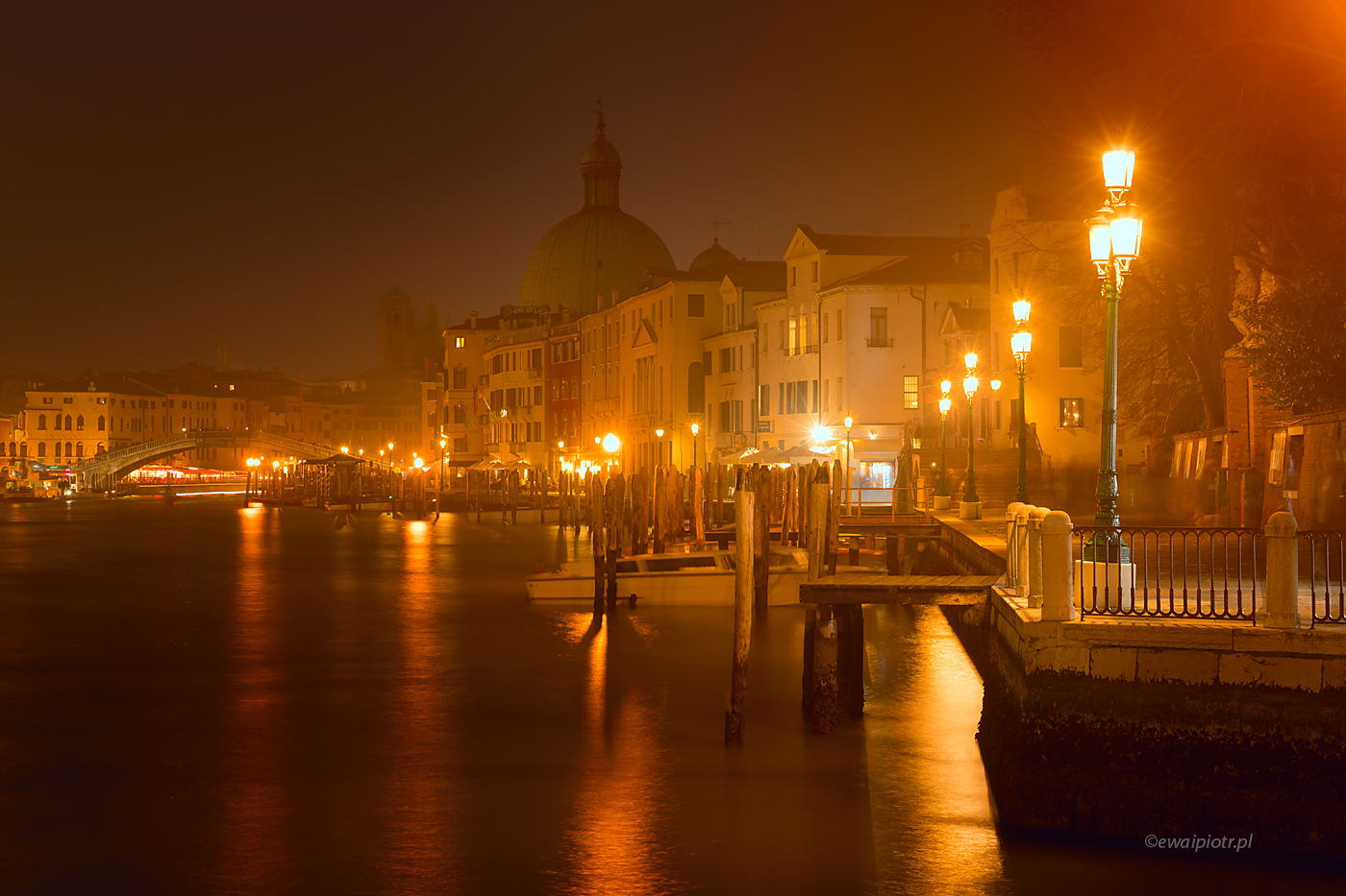 Nad kanałem nocą, Wenecja, nocna fotografia, warsztaty fotograficzne