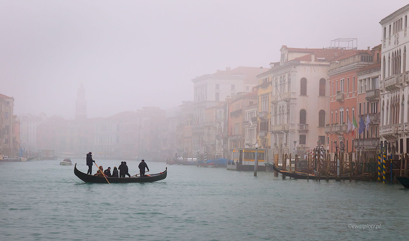 Gondola we mgle, Wenecja, warsztaty fotograficzne