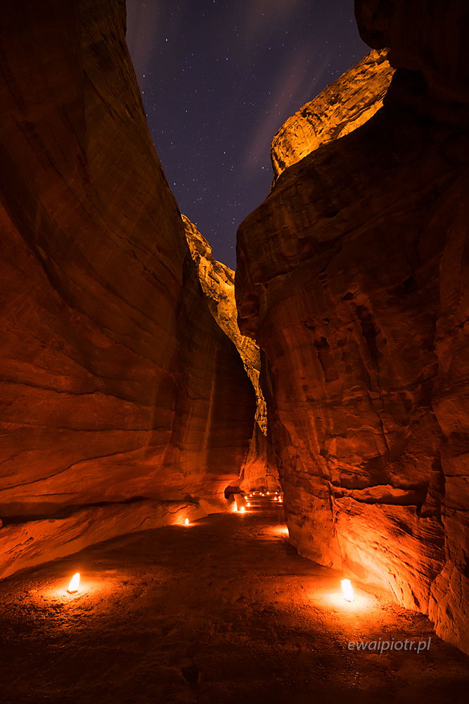 Wąwóz Siq nocą, Petra, Jordania, Petra by night