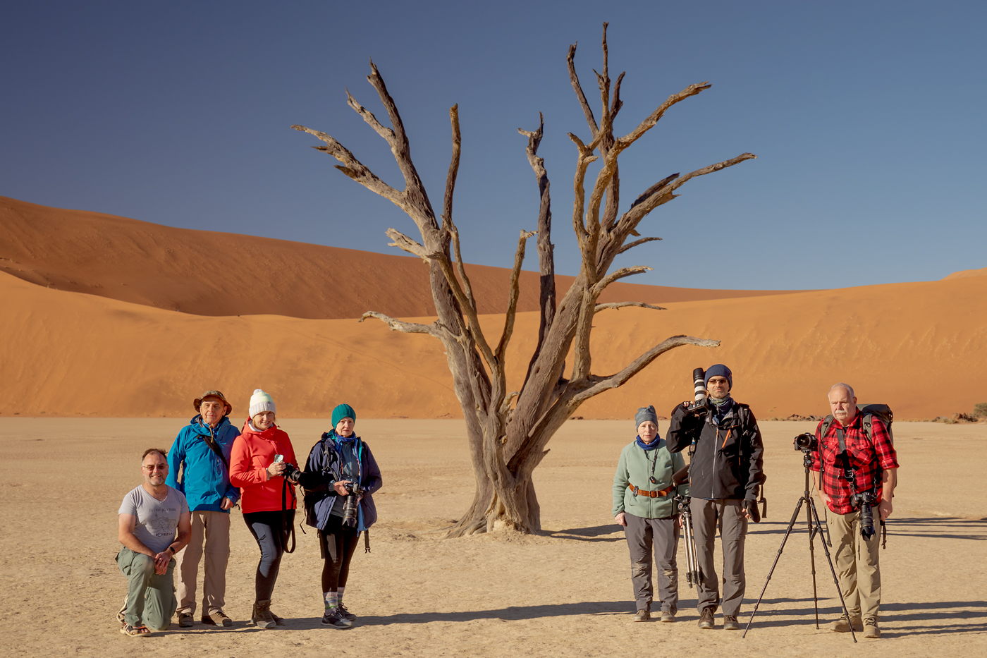 Uczestnicy fotowyprawy do Namibii 2023 w Deadvlei