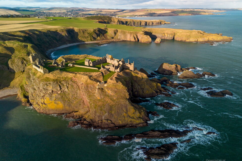 Zamek Dunnottar z powietrza, Szkocja, z drona, DJI Mini 3