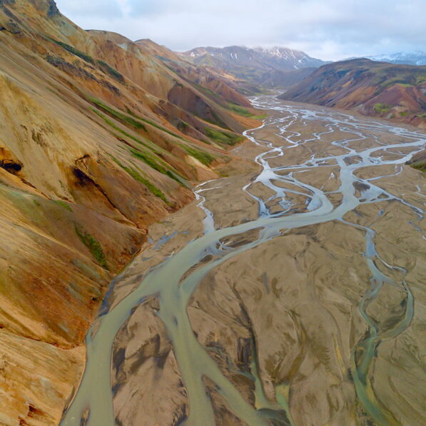 Rzeka warkoczowa w Landmannalaugar, Islandia, z drona, recenzja DJI Mini 3