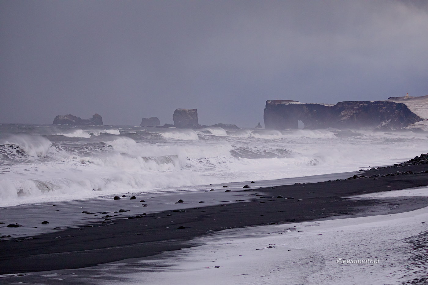 Zimowy widok na Dyrholaey, Islandia, fotowyprawa
