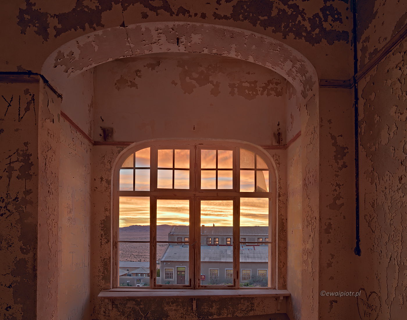 Wschód słońca w Kolmanskop, Namibia, fotowyprawa