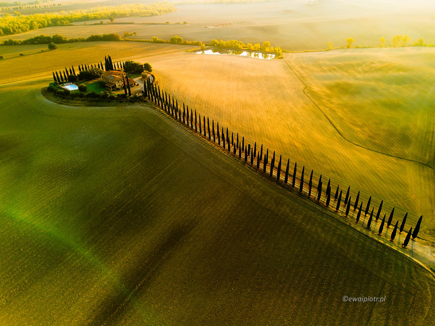 Willa i cyprysy, Toskania, fotowyprawa, z drona, DJI Mini 3